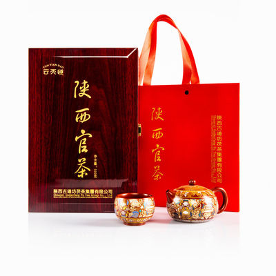 発酵 し た 茶 ブロック を 用い た 中国 茶 の 濃い 香り と 味 を 味わう