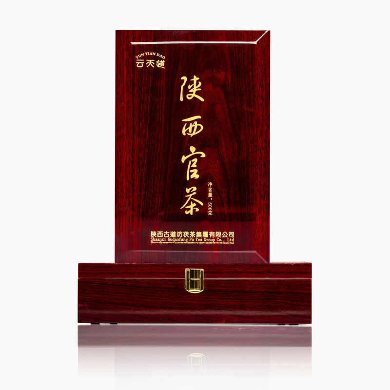 発酵 し た 茶 ブロック を 用い た 中国 茶 の 濃い 香り と 味 を 味わう